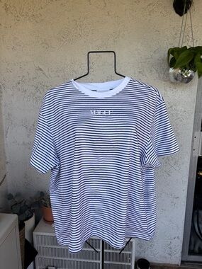 Vogue Black & White Striped T-Shirt Size Large